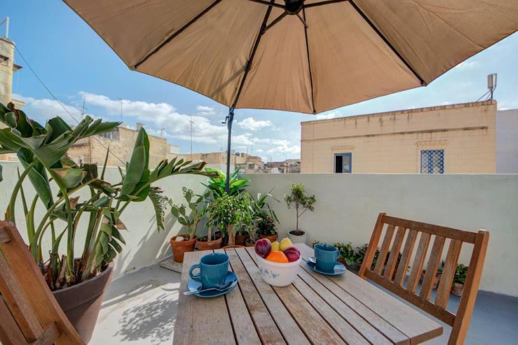 Traditional Maltese Town House In Floriana Exteriör bild