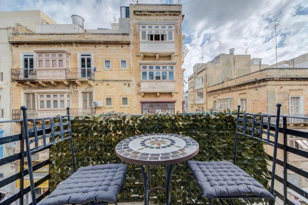 Traditional Maltese Town House In Floriana Exteriör bild